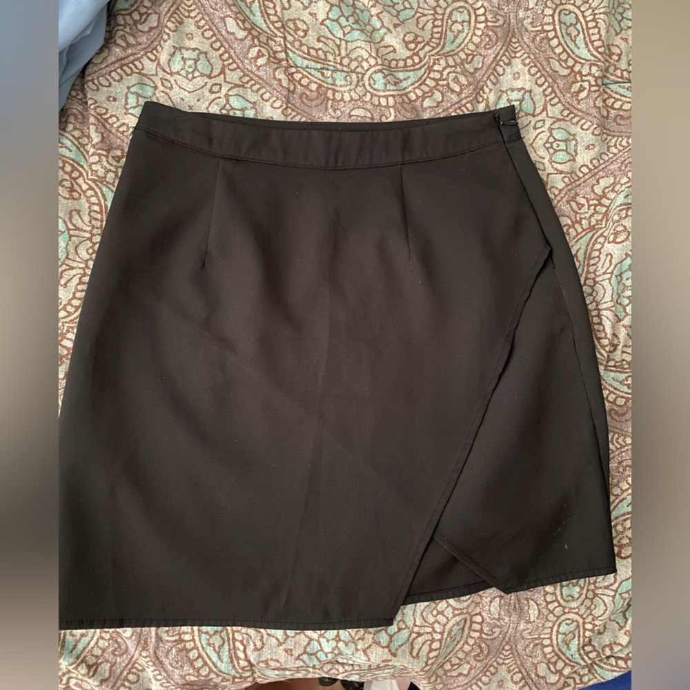 Criss cross black mini skirt